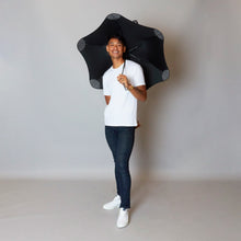 Laden Sie das Bild in den Galerie-Viewer, 2020 Metro Black Blunt Umbrella Model Front View