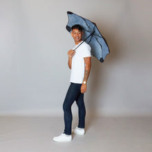 Laden Sie das Bild in den Galerie-Viewer, 2021 Metro Camo Stealth Blunt Umbrella Model Side View