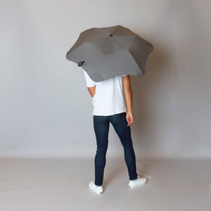 2020 Metro Charcoal Blunt Umbrella Model Back View