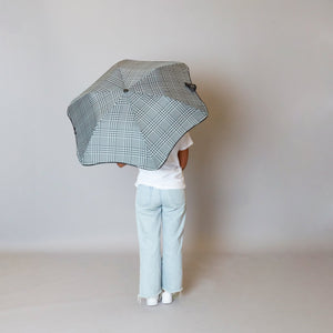 2020 Metro Houndstooth Blunt Umbrella Model Back View