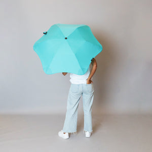 2020 Metro Mint Blunt Umbrella Model Back View