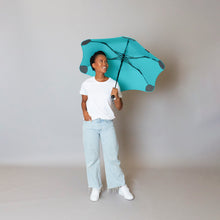 Laden Sie das Bild in den Galerie-Viewer, 2020 Metro Mint Blunt Umbrella Model Front View