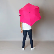 Laden Sie das Bild in den Galerie-Viewer, 2020 Metro Pink Blunt Umbrella Model Back View