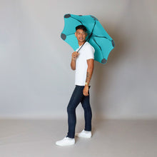 Laden Sie das Bild in den Galerie-Viewer, 2020 Metro Mint Blunt Umbrella Model Side View