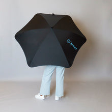 Laden Sie das Bild in den Galerie-Viewer, 2020 Black/Blue Sport Blunt Umbrella Model Back View