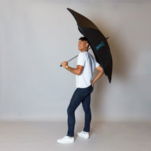 Laden Sie das Bild in den Galerie-Viewer, 2020 Black/Blue Sport Blunt Umbrella Model Side View