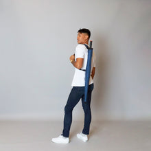 Laden Sie das Bild in den Galerie-Viewer, 2020 Navy/Orange Sport Blunt Umbrella Model Sleeve View 1