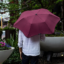 Laden Sie das Bild in den Galerie-Viewer, 2020 Metro Burgundy Blunt Umbrella Model Lifestyle 1